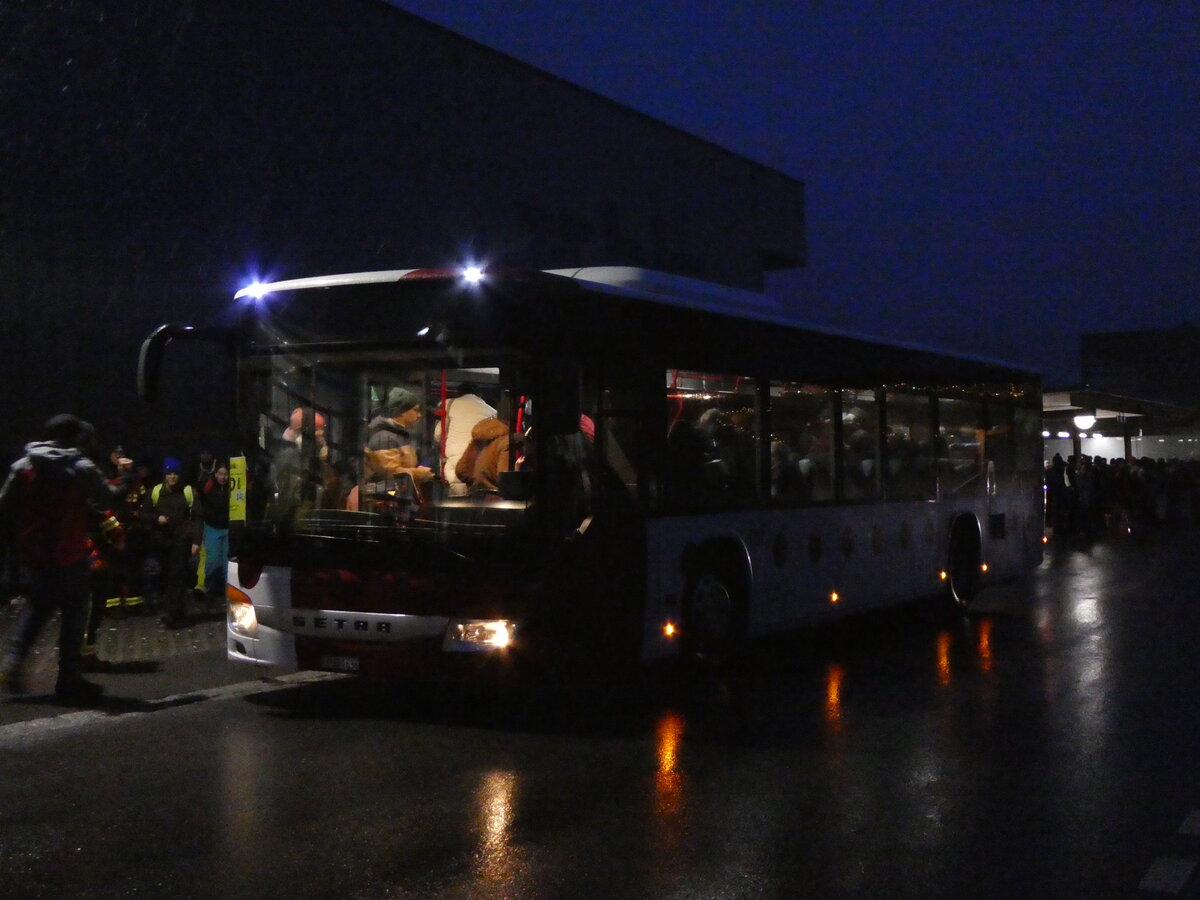 (258'132) - Wieland, Murten - Nr. 58/FR 300'636 - Setra am 6. Januar 2024 beim Bahnhof Frutigen