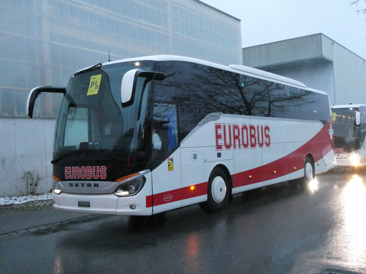 (258'148) - Funi-Car, Biel - Nr. 10/BE 261'110 - Setra am 6. Januar 2024 beim Bahnhof Frutigen