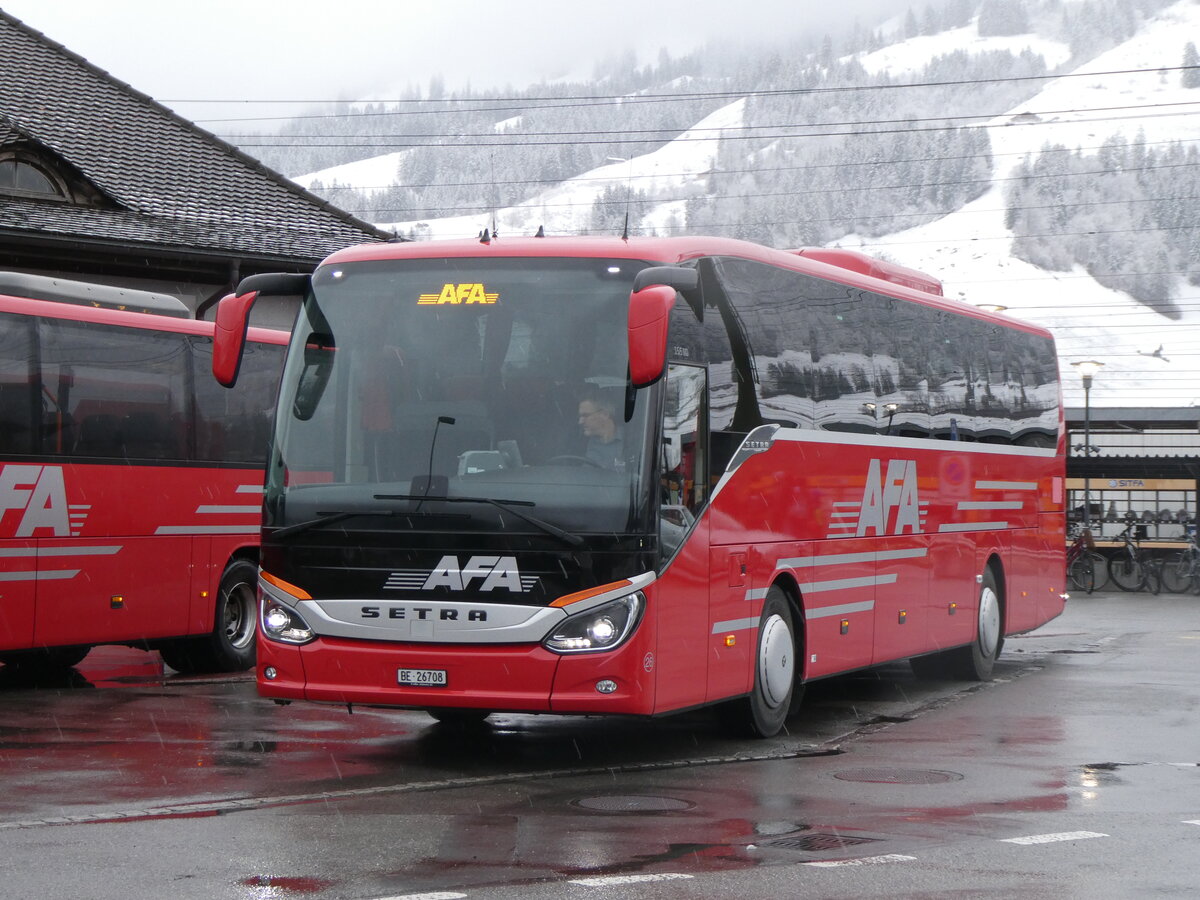 (258'440) - AFA Adelboden - Nr. 26/BE 26'708 - Setra am 6. Januar 2024 beim Bahnhof Frutigen