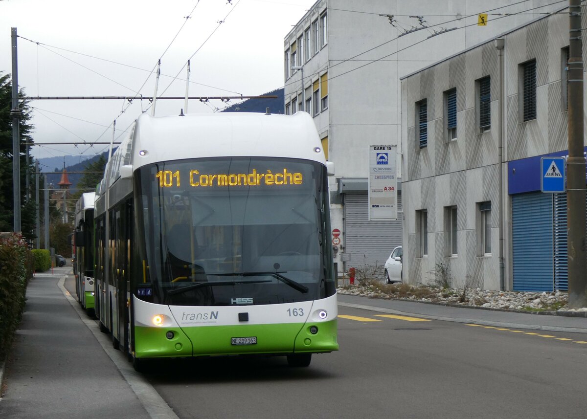 (258'946) - transN, La Chaux-de-Fonds - Nr. 163/NE 209'163 - Hess/Hess Gelenktrolleybus am 26. Januar 2024 beim Bahnhof Marin-pagnier