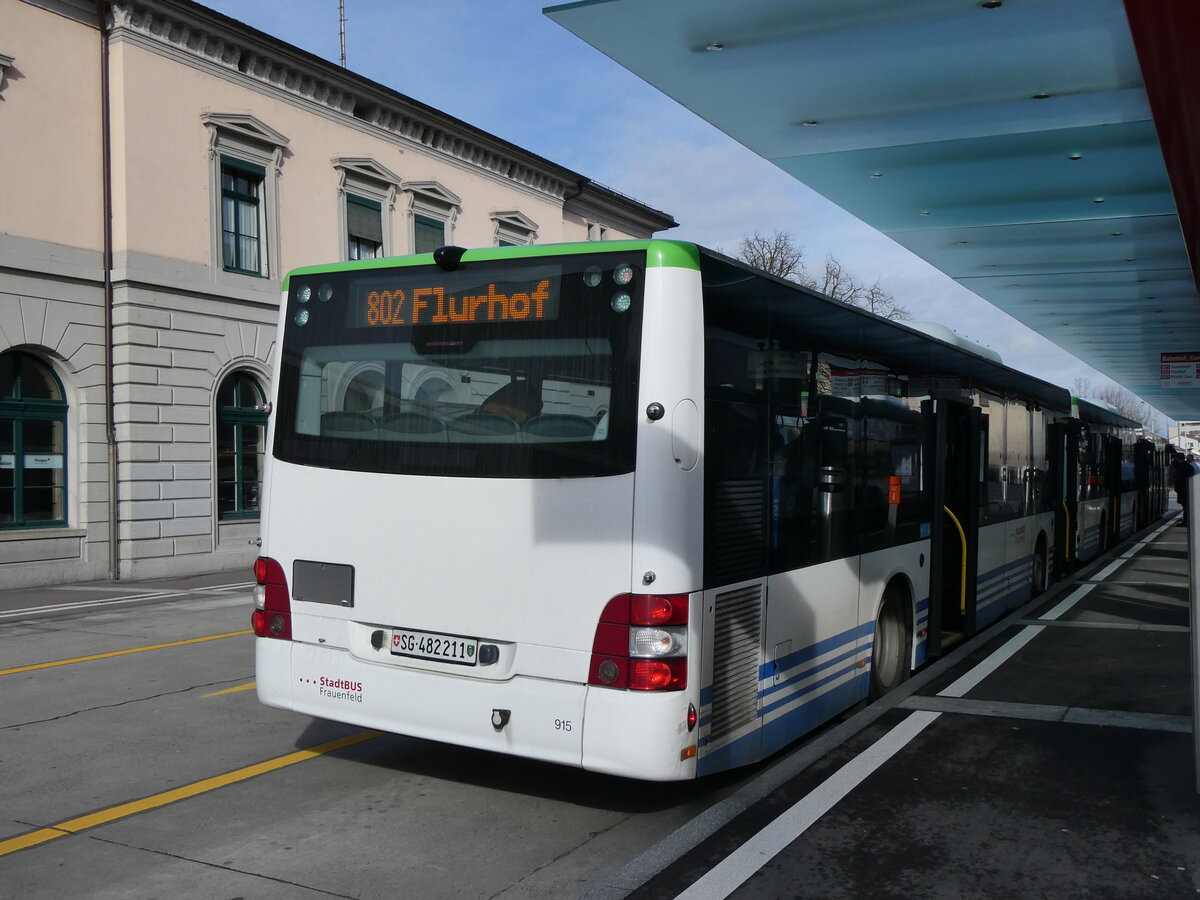 (259'050) - StadtBUS, Frauenfeld - Nr. 915/SG 482'211 - MAN (ex RTB Altsttten Nr. 915; ex PostBus/A BD 15'345) am 2. Februar 2024 beim Bahnhof Frauenfeld