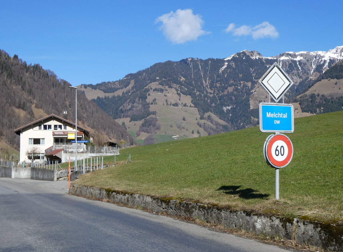 (259'316) - PostAuto-Haltestelle am 13. Februar 2024 in Melchtal, Pltzli