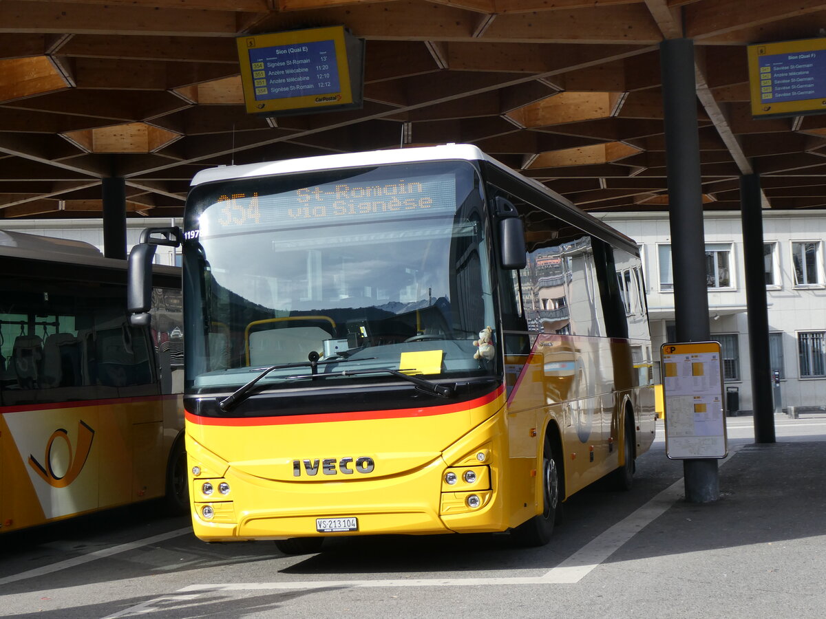 (259'340) - Buchard, Leytron - VS 213'104/PID 11'978 - Iveco am 16. Februar 2024 beim Bahnhof Sion