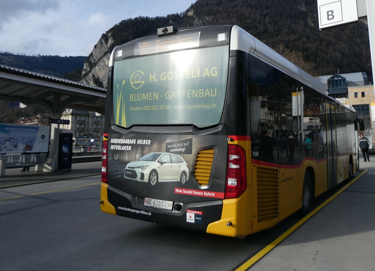 (259'507) - PostAuto Bern - BE 610'533/PID 11'684 - Mercedes am 20. Februar 2024 beim Bahnhof Interlaken West