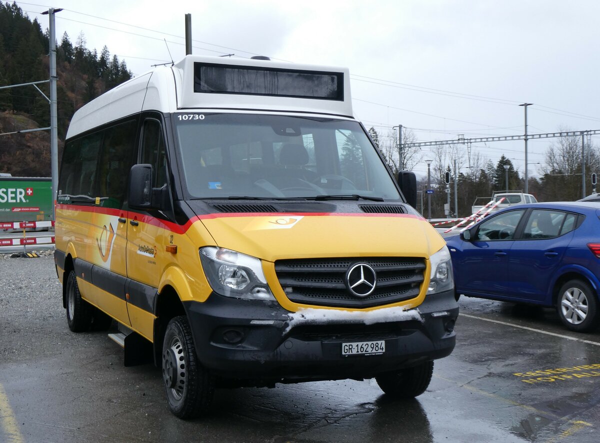 (259'558) - PostAuto Graubnden - Nr. 32/GR 162'984/PID 10'730 - Mercedes (ex Nr. 2; ex Nr. 11) am 23. Februar 2024 beim Bahnhof Ilanz