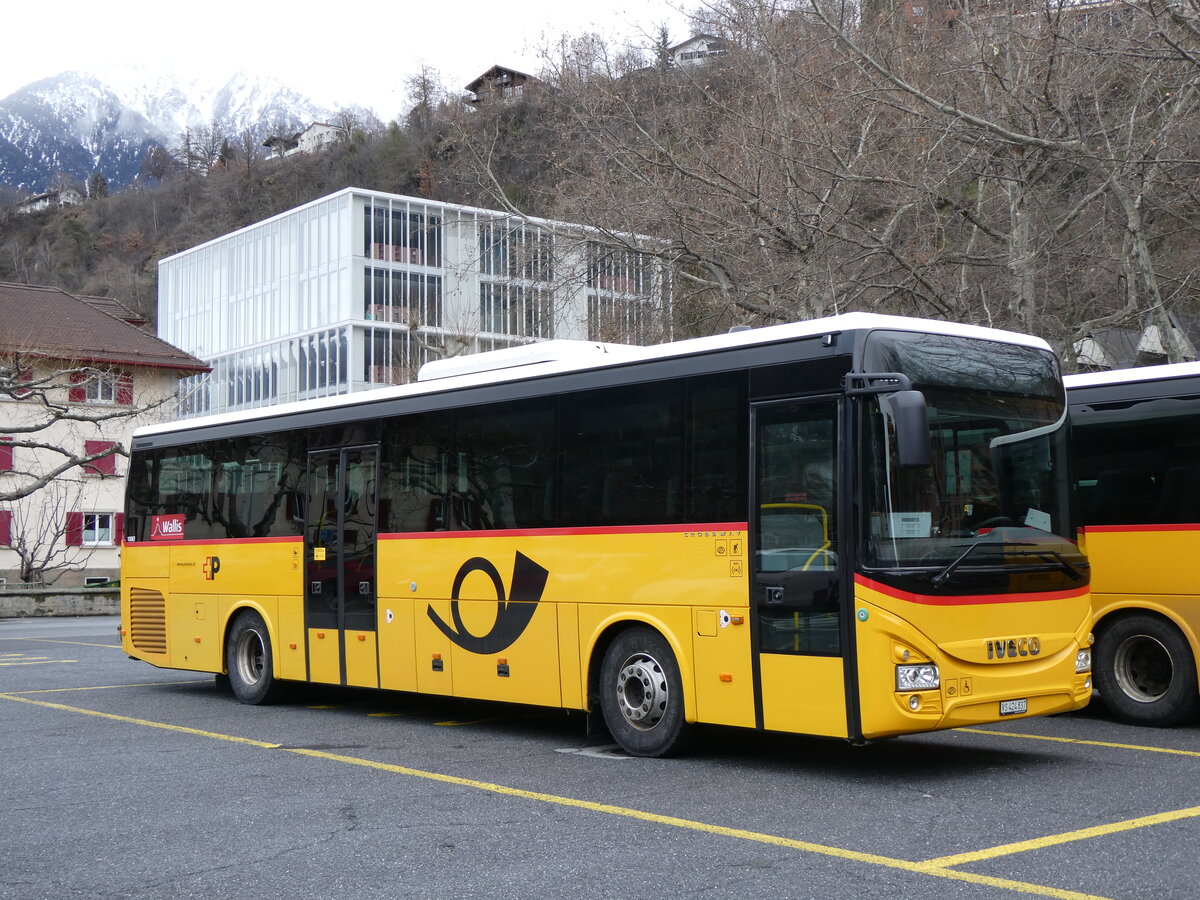 (259'760) - PostAuto Wallis - VS 424'837/PID 10'083 - Iveco am 27. Februar 2024 in Brig, Garage