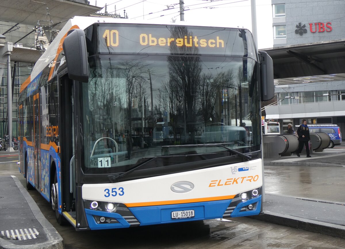 (260'280) - VBL Luzern - Nr. 353/LU 15'018 - eSolaris am 12. Mrz 2024 beim Bahnhof Luzern