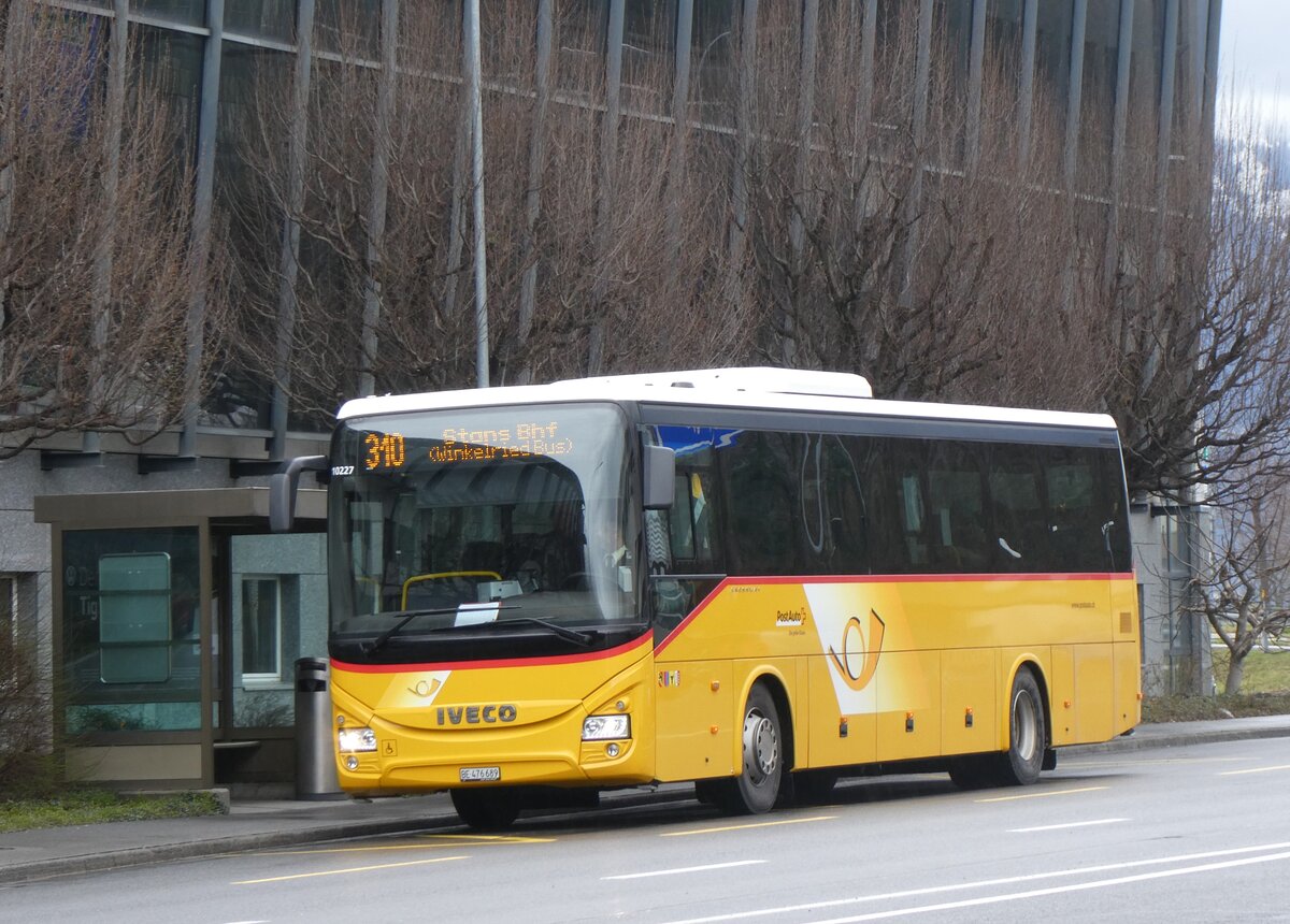 (260'300) - PostAuto Bern - BE 476'689/PID 10'227 - Iveco am 12. Mrz 2024 in Stans, Kreuzstrasse