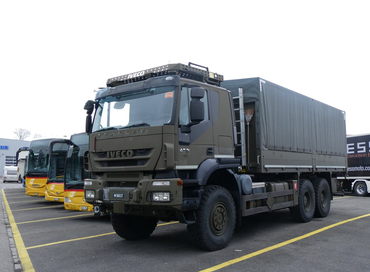 (260'436) - Schweizer Armee - M+36'517 - Iveco am 17. Mrz 2024 in Kerzers, Interbus