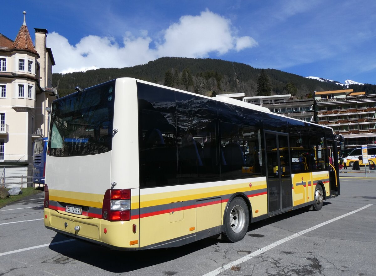 (260'521) - GrindelwaldBus, Grindelwald - Nr. 17/BE 72'444 - MAN/Gppel (ex STI Thun Nr. 133) am 19. Mrz 2024 beim Bahnhof Grindelwald