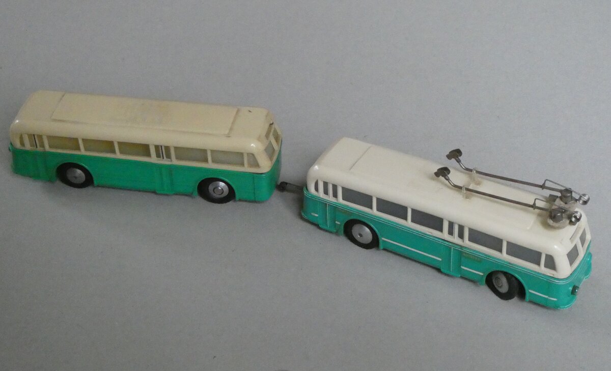 (260'656) - Aus Deutschland: ??? - Bssing Personenanhnger + Bssing Trolleybus am 24. Mrz 2024 in Thun (Modelle)