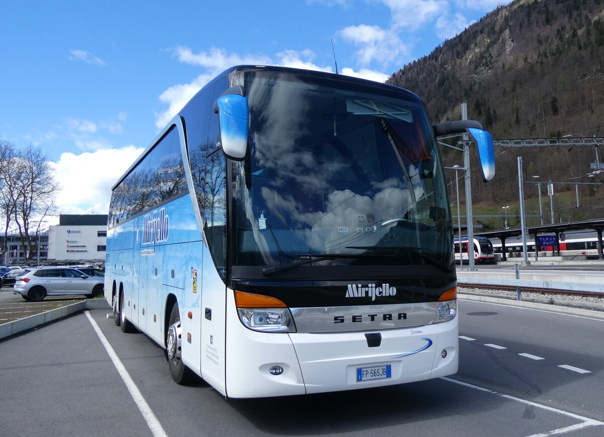 (260'947) - Aus Italien: Mirijello, Isca Marina - FP-565 JB - Setra am 2. April 2024 beim Bahnhof Interlaken Ost