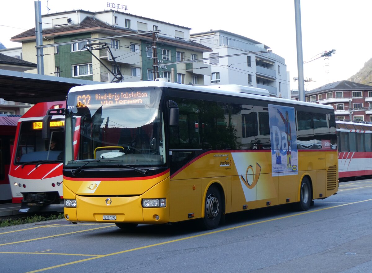 (261'017) - PostAuto Wallis - VS 407'396/PID 5721 - Irisbus am 6. April 2024 beim Bahnhof Brig