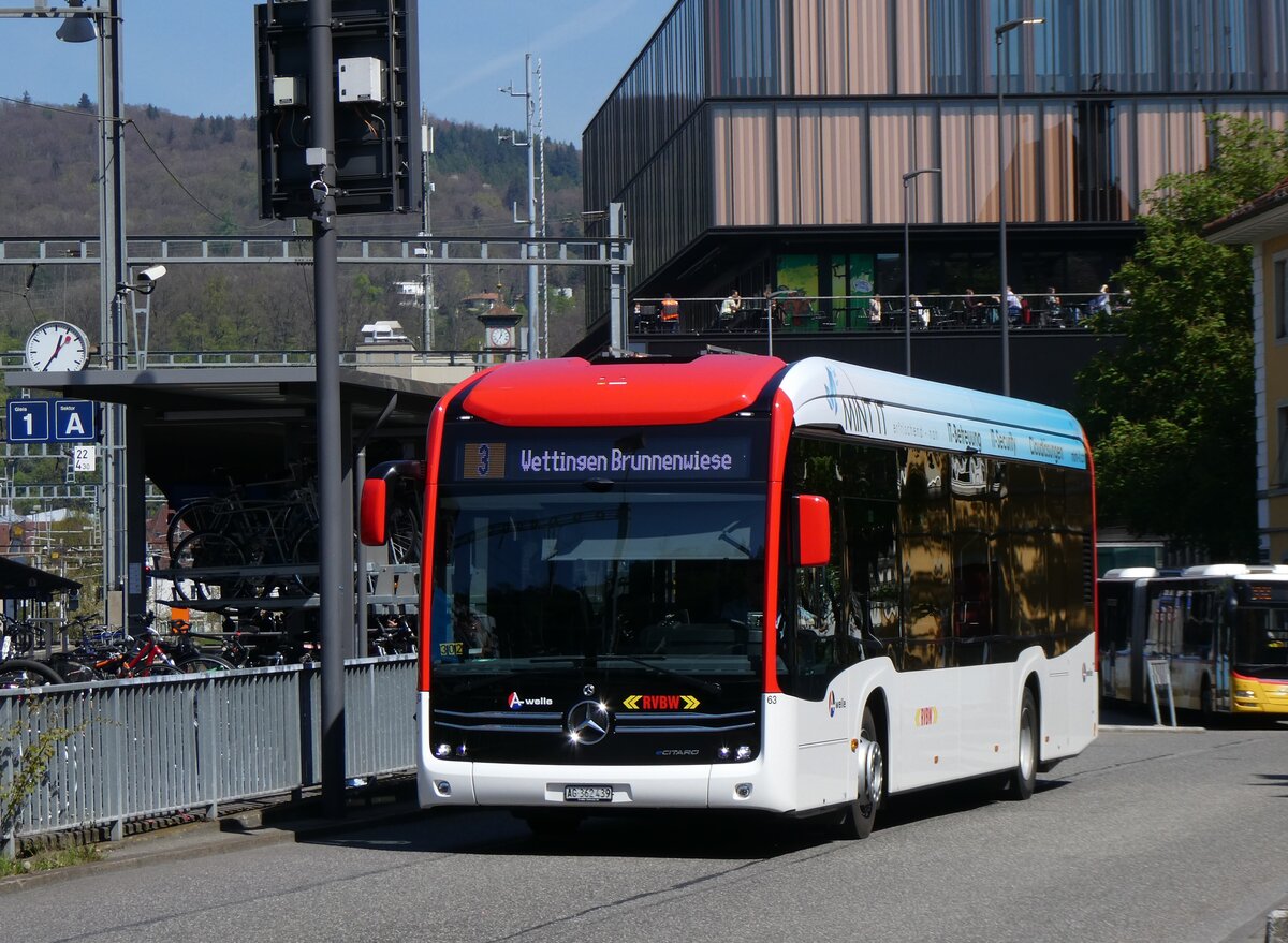 (261'156) - RVBW Wettingen - Nr. 63/AG 362'439 - eMercedes am 12. April 2024 beim Bahnhof Baden