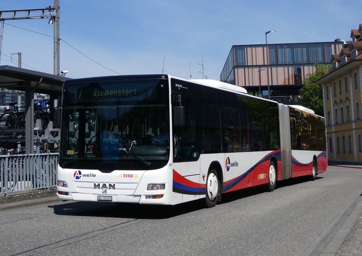 (261'181) - RVBW Wettingen - Nr. 169/AG 19'315 - MAN am 12. April 2024 beim Bahnhof Baden