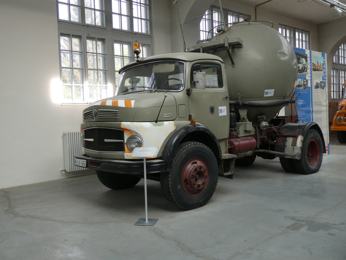 (261'269) - MVG-Kugelblitz - M-LV 462 - Mercedes am 13. April 2024 in Mnchen, MVG-Museum