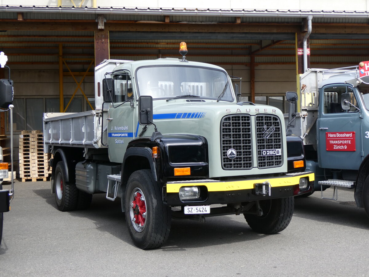 (261'899) - Krienbhl, Sattel - SZ 5424 - Saurer am 4. Mai 2024 in Attikon, Wegmller