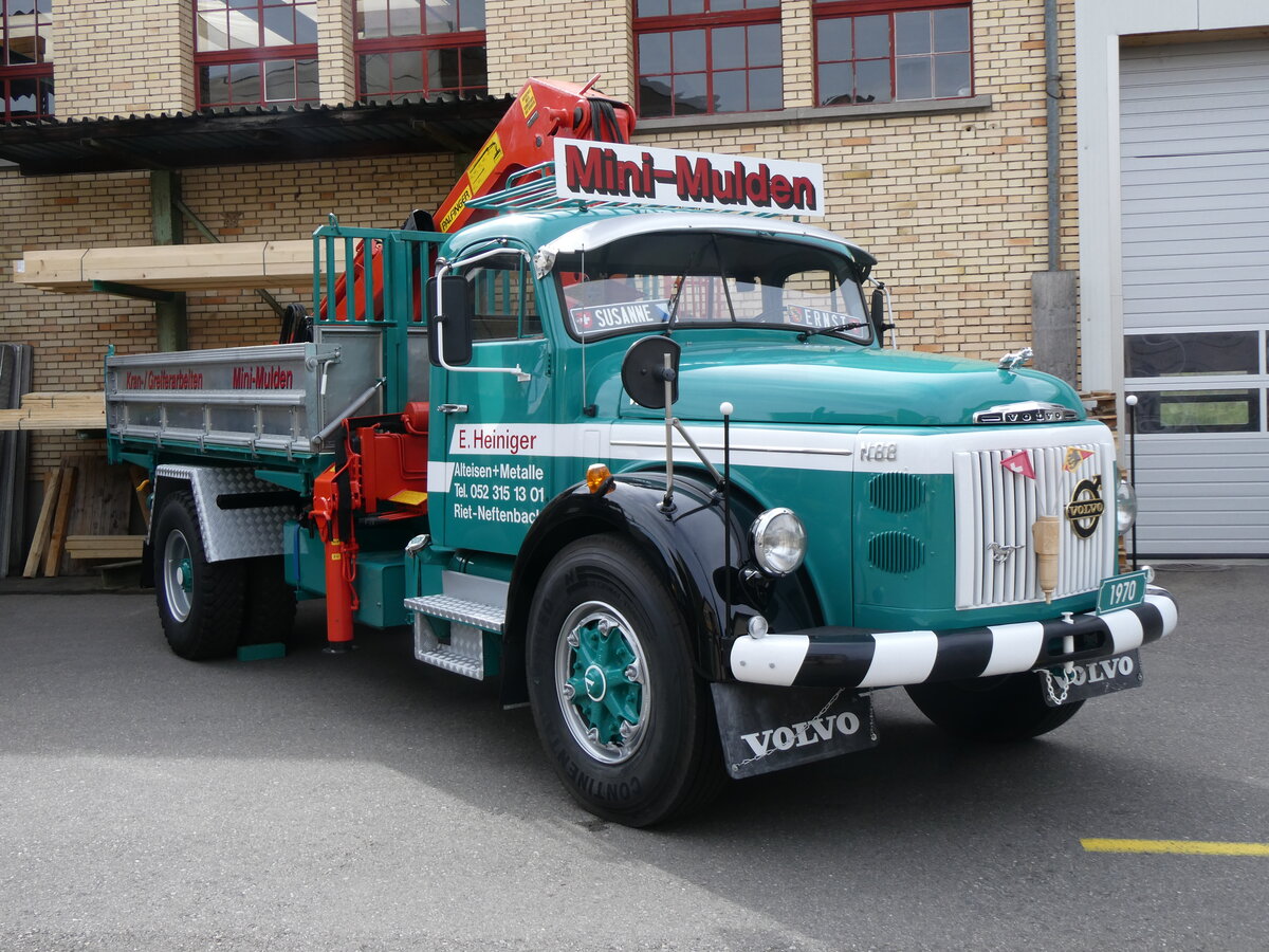 (261'906) - Heiniger, Riet-Neftenbach - Volvo am 4. Mai 2024 in Attikon, Wegmller