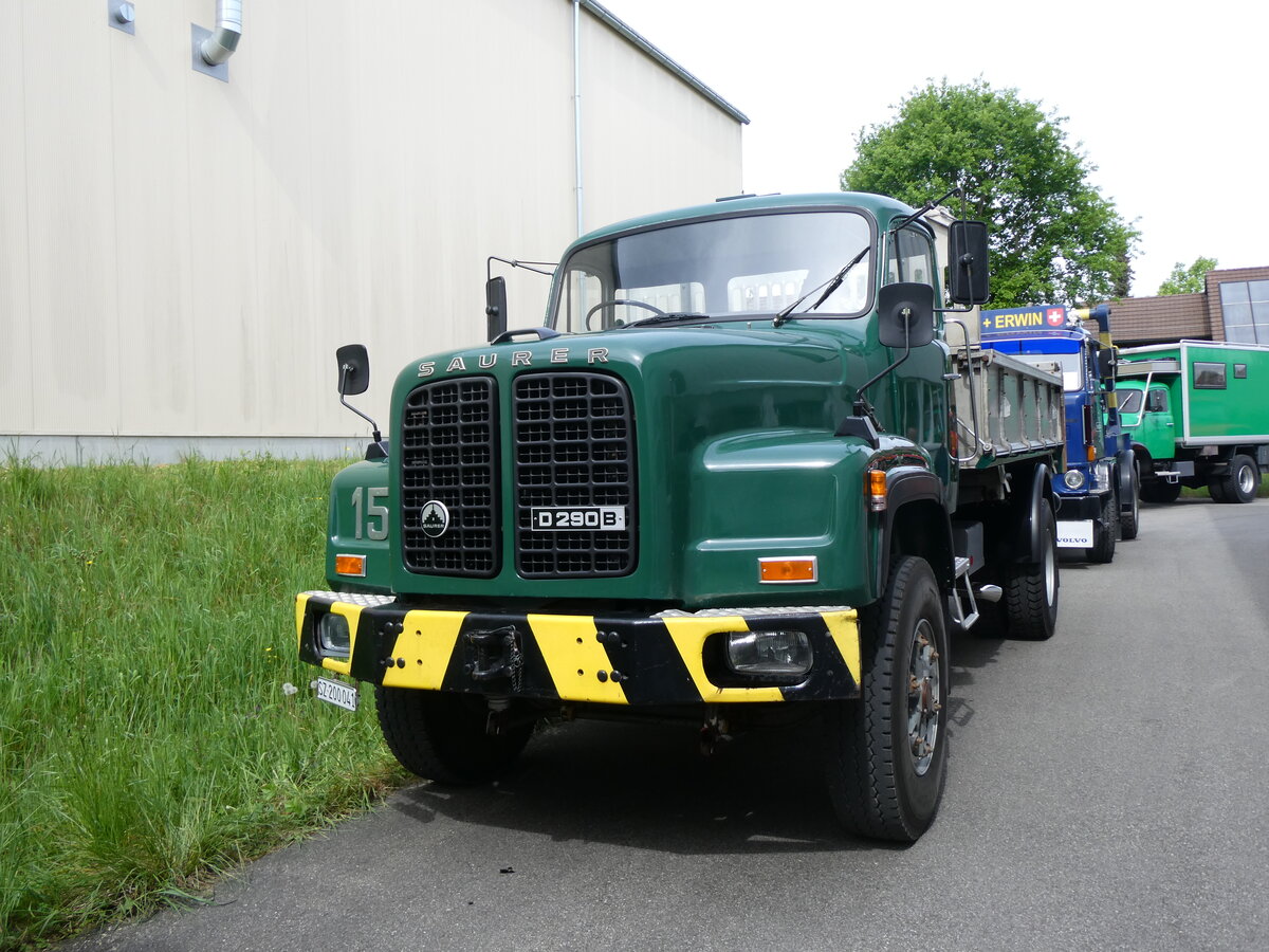 (262'015) - Saurer - Nr. 15/SZ 200'041 - am 4. Mai 2024 in Attikon, Wegmller