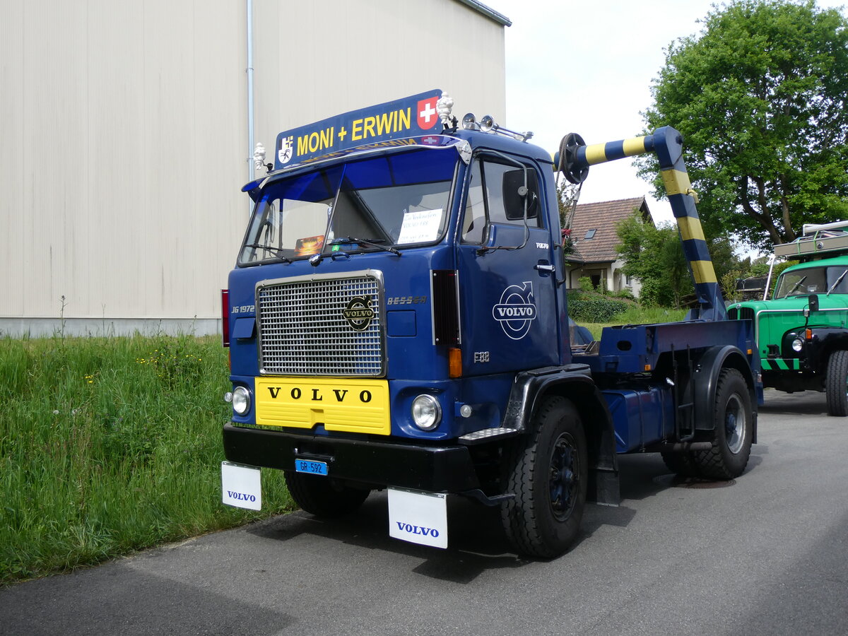 (262'016) - Moni+Erwin - GR 592 - Volvo am 4. Mai 2024 in Attikon, Wegmller