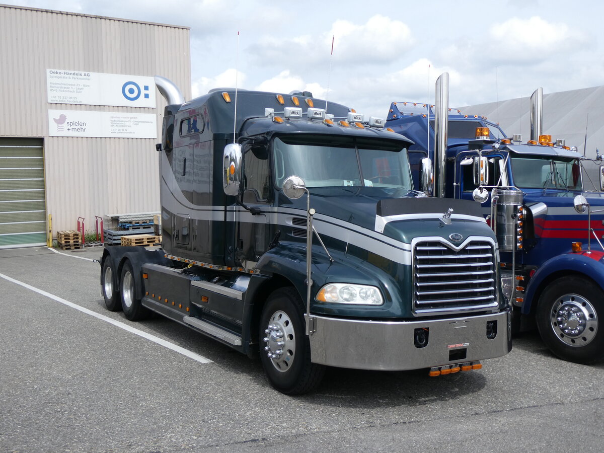 (262'079) - Mack am 4. Mai 2024 in Attikon, Wegmller