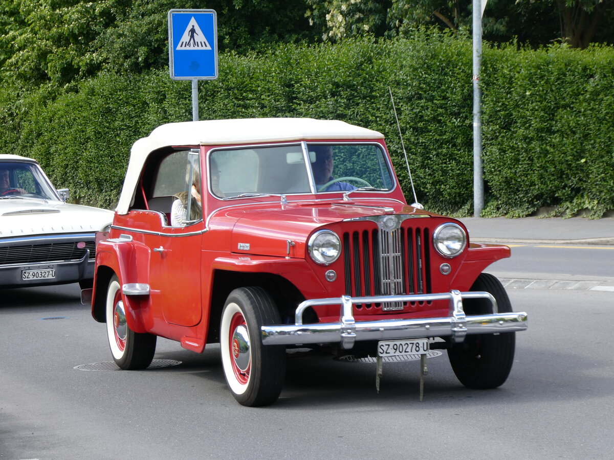 (262'623) - Jeep-Jeepster - SZ 90'278 U - am 18. Mai 2024 in Sarnen, OiO