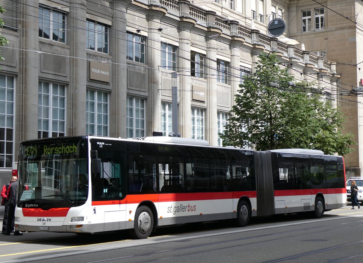 (262'832) - St. Gallerbus, St. Gallen - Nr. 288/SG 198'288 - MAN am 24. Mai 2024 beim Bahnhof St. Gallen