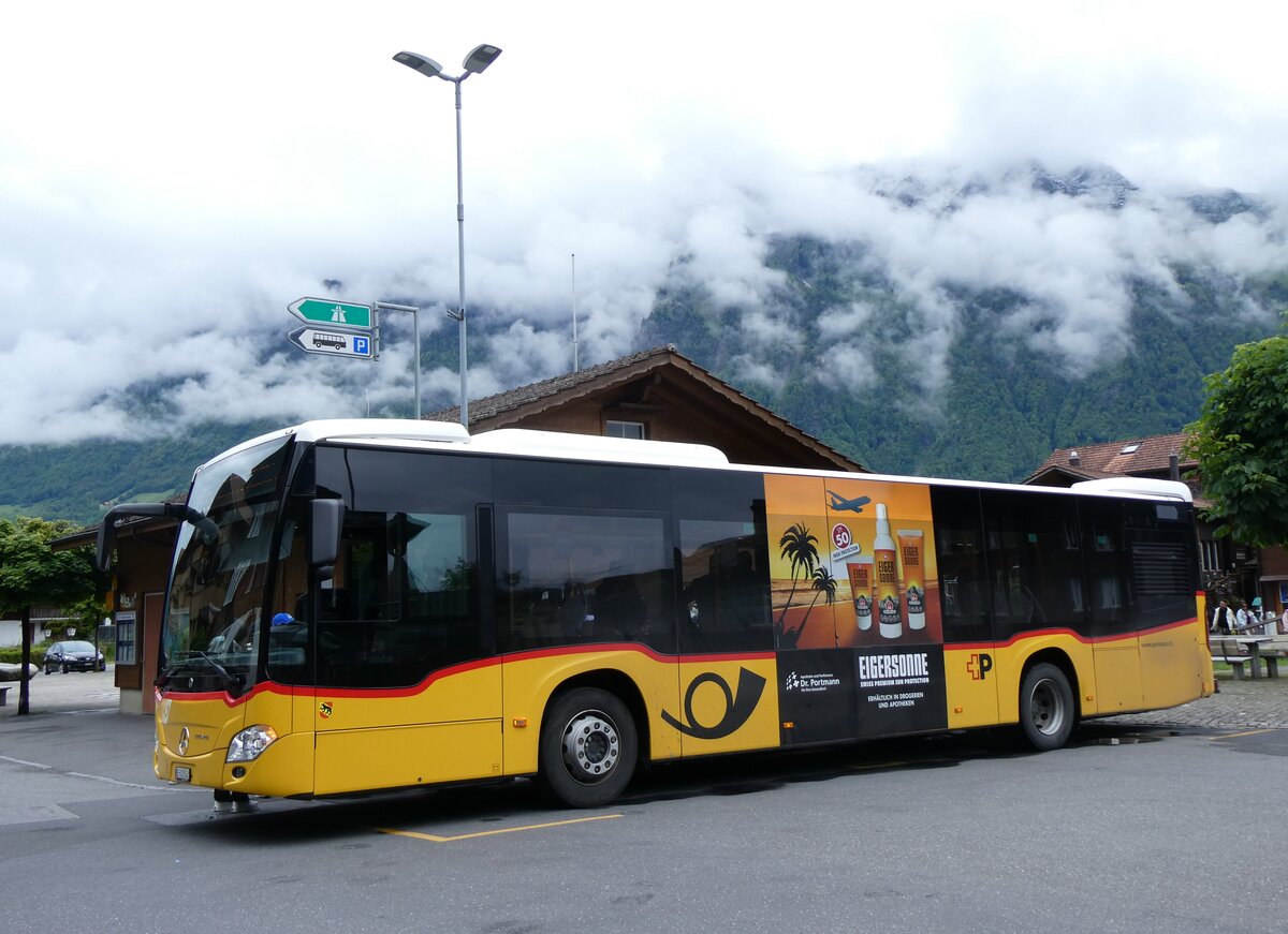 (263'284) - PostAuto Bern - BE 610'543/PID 11'687 - Mercedes am 1. Juni 2024 in Iseltwald, Dorfplatz