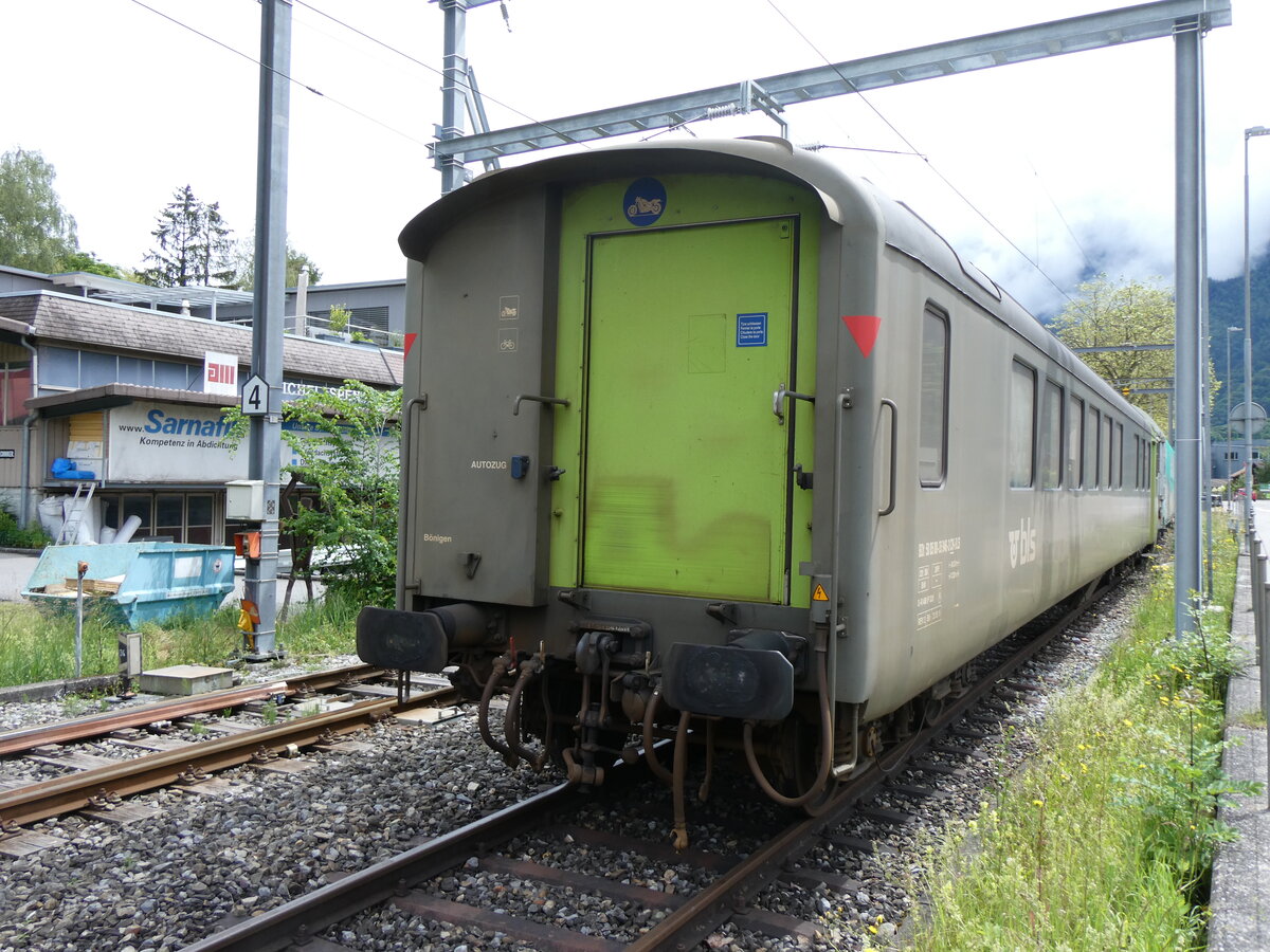(263'289) - BLS-Autozug-Triebwagen - Nr. 946 - am 1. Juni 2024 in Interlaken
