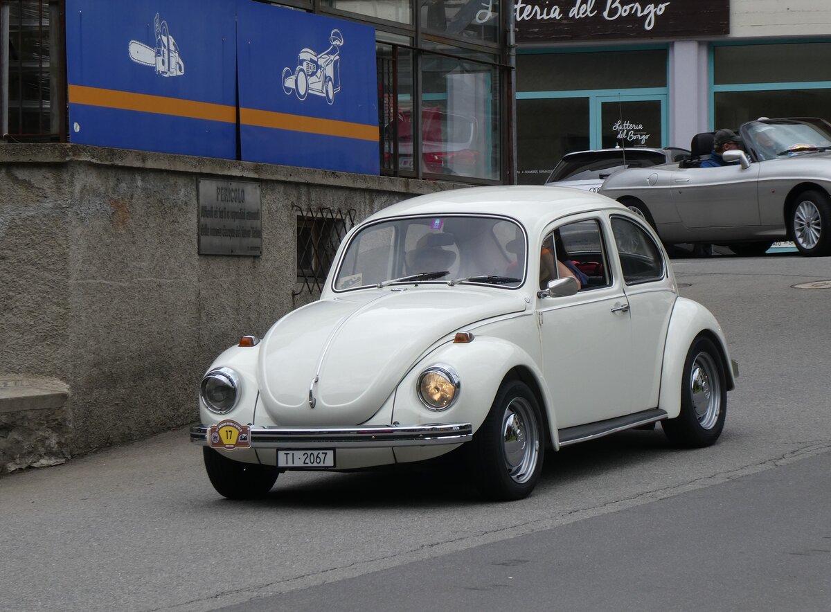 (263'550) - VW-Kfer - TI 2067 - am 9. Juni 2024 in Faido, Via Saresc