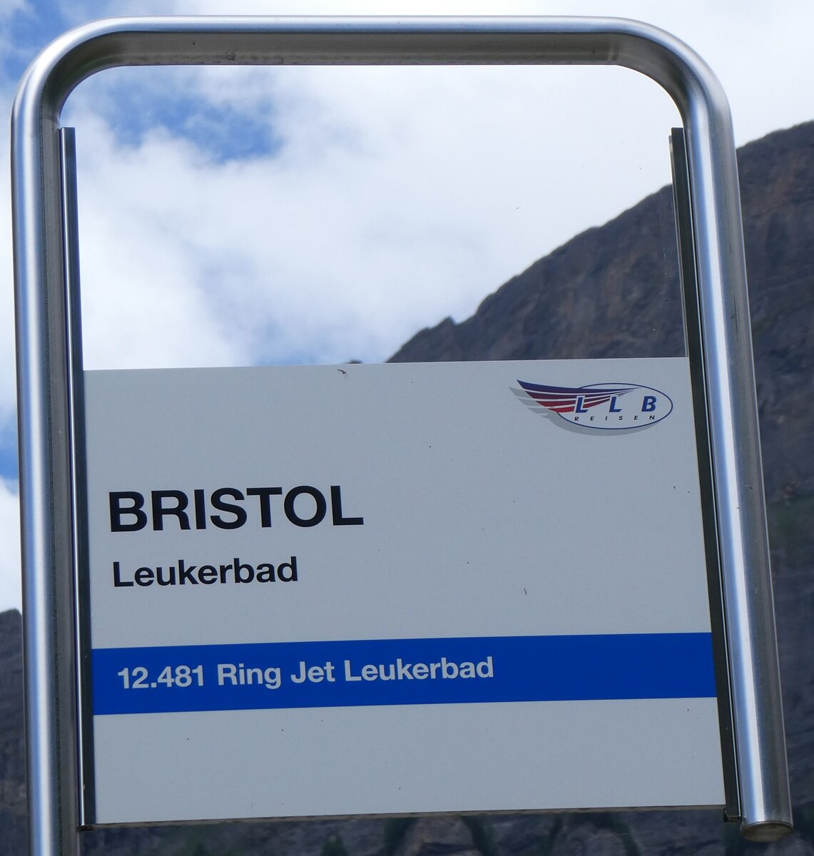 (264'007) - LLB-Haltestellenschild - Leukerbad, Bristol - am 24. Juni 2024