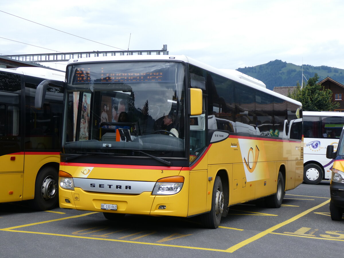 (264'334) - Kbli, Gstaad - Nr. 3/BE 330'862/PID 4535 - Setra am 6. Juli 2024 beim Bahnhof Gstaad