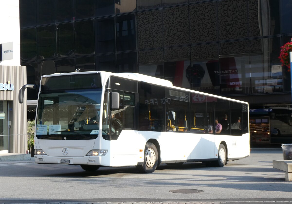 (265'094) - Welti-Furrer, Bassersdorf - Nr. 53/ZH 214'499 - Mercedes am 28. Juli 2024 beim Bahnhof Visp