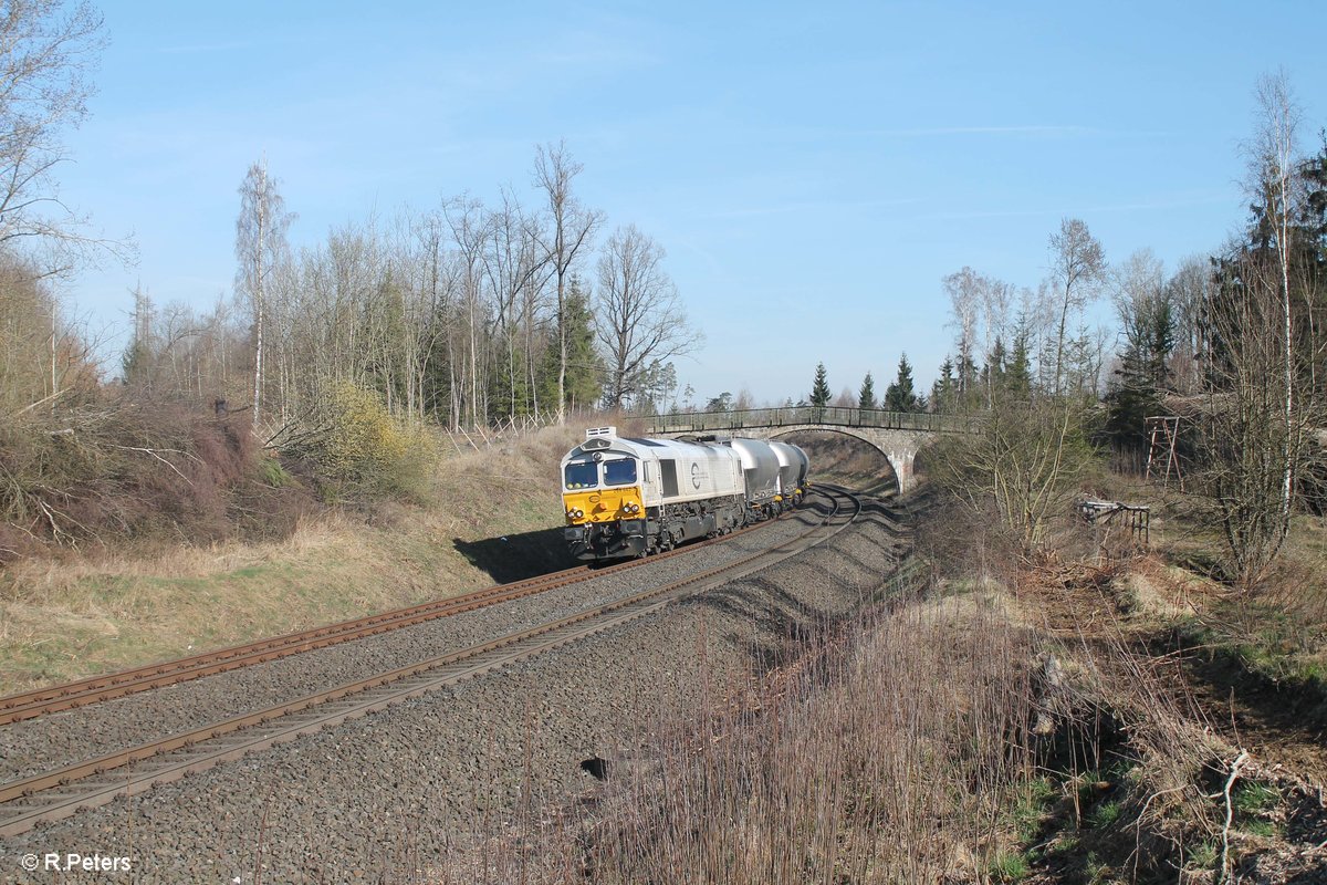 266 442-3 zieht bei Schönfeld den Zementzug Rüdersdorf - Regensburg. 01.04.17