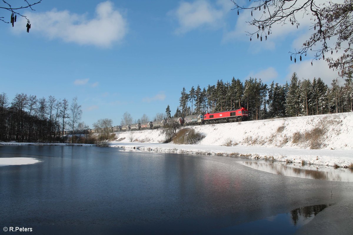 266 442 mit dem Zementzug nach Berlin bei Oberteich. 20.03.21