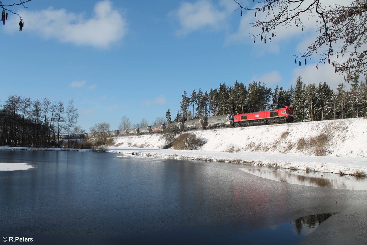 266 442 mit dem Zementzug nach Berlin bei Oberteich. 20.03.21