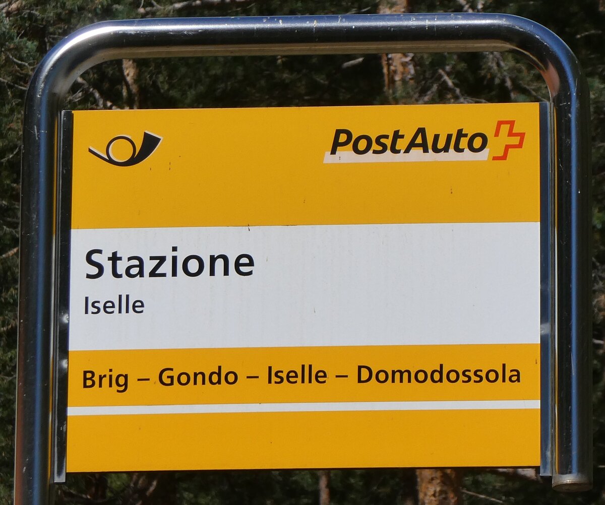 (266'036) - PostAuto-Haltestellenschild - Iselle, Stazione - am 20. August 2024