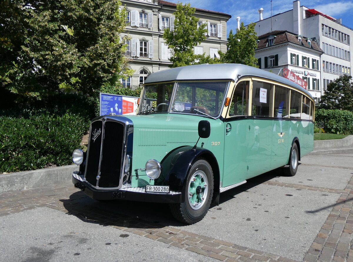 (266'796) - TPF Fribourg - Nr. 307/FR 300'280 - Saurer/Saurer (ex GFM Fribourg Nr. 307; ex GFM Fribourg Nr. 97) am 7. September 2024 in Fribourg, Place Georges Python