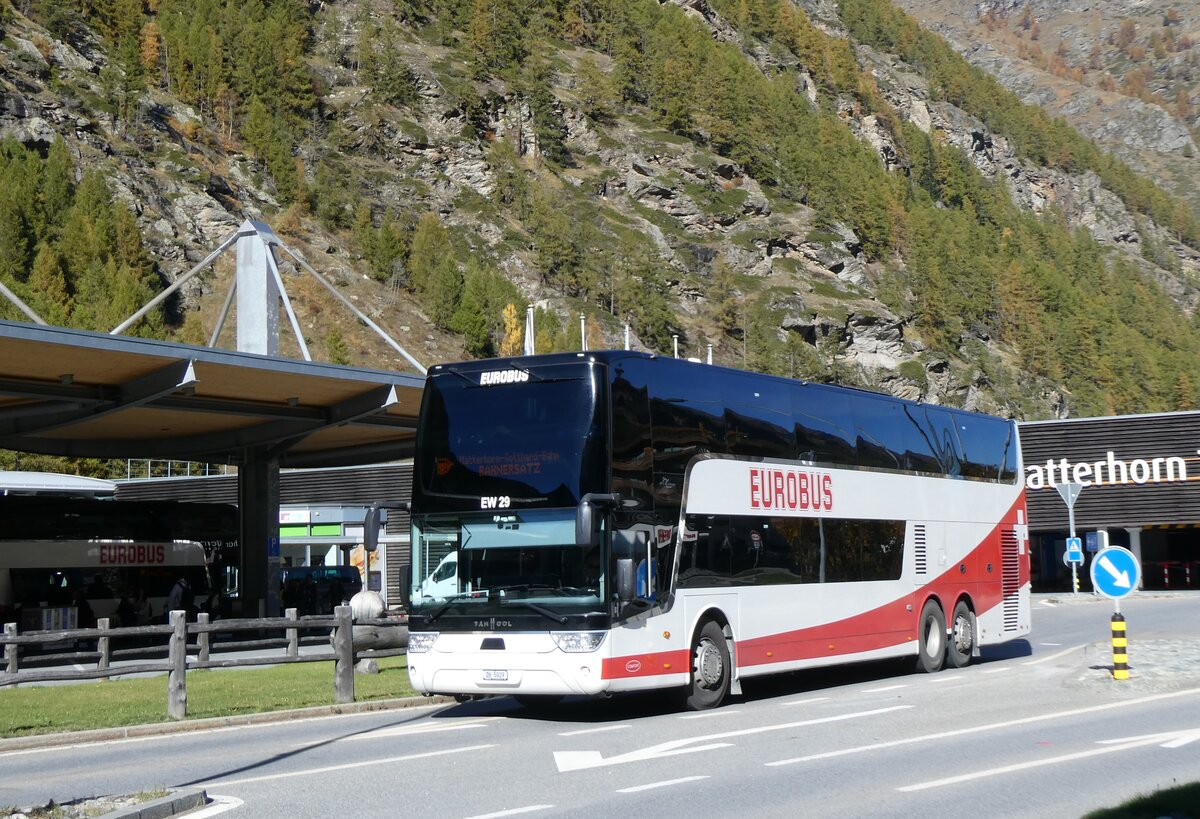 (268'342) - Welti-Furrer, Bassersdorf - Nr. 29/ZH 5029 - Van Hool am 21. Oktober 2024 beim Bahnhof Tsch  