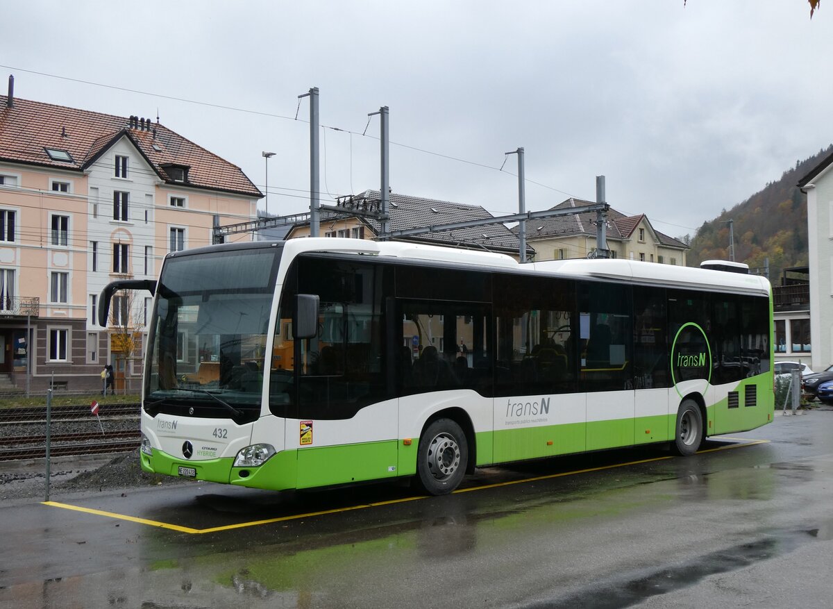 (268'410) - transN, La Chaux-de-Fonds - Nr. 432/NE 220'432 - Mercedes am 24. Oktober 2024 beim Bahnhof Fleurier