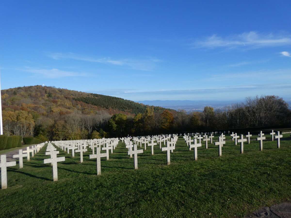(268'784) - Franzsischer Nationalfriedhof am 27. Oktober 2024 in Wattwiller