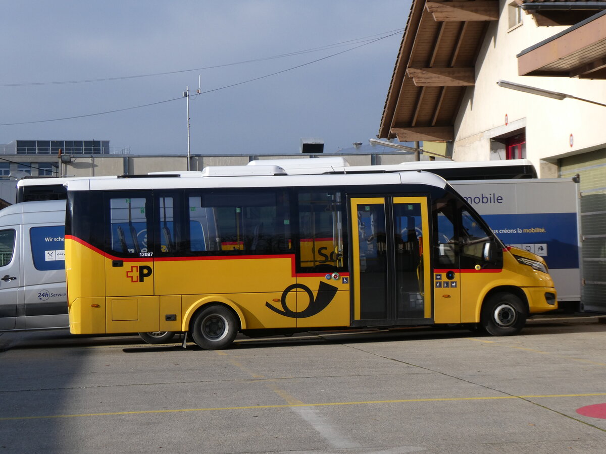 (269'523) - CarPostal Ouest - VD 172'638/PID 12'087 - Iveco/Rosero am 30. November 2024 in Yverdon, Garage