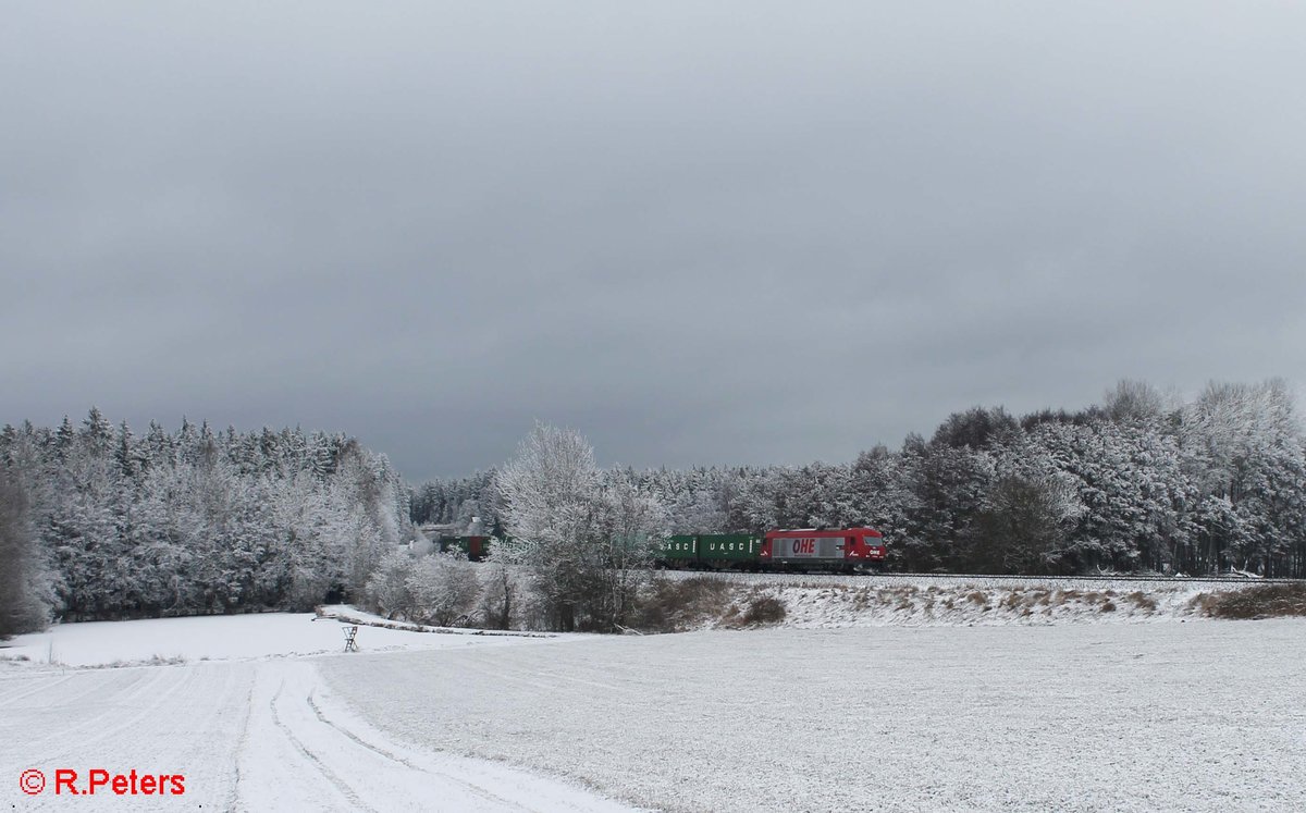 270080 mit dem Wiesau Containerzug bei Oberteich kurz vor ihrem Ziel. 03.01.17