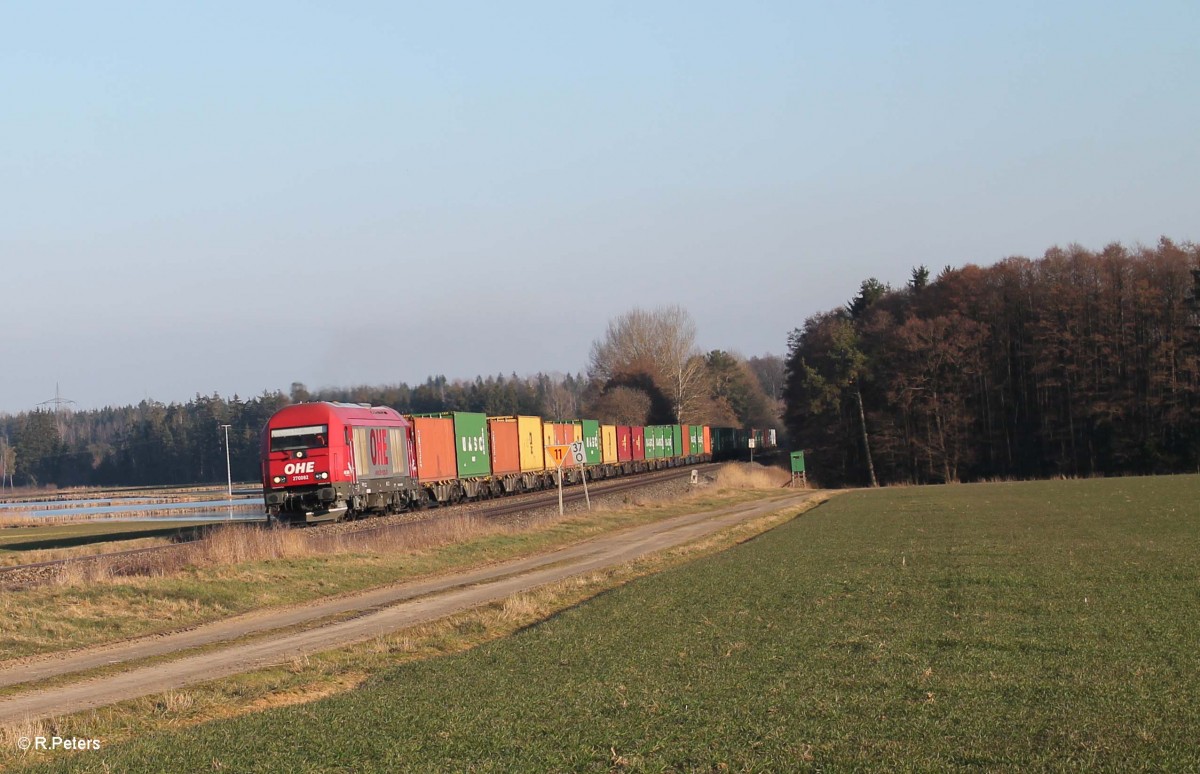 270082 mit dem Containerzug Wiesau - Hamburg bei Oberteich. 17.03.16