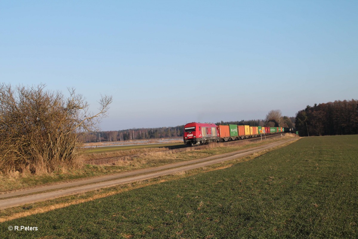 270082 mit dem Containerzug Wiesau - Hamburg bei Oberteich. 17.03.16