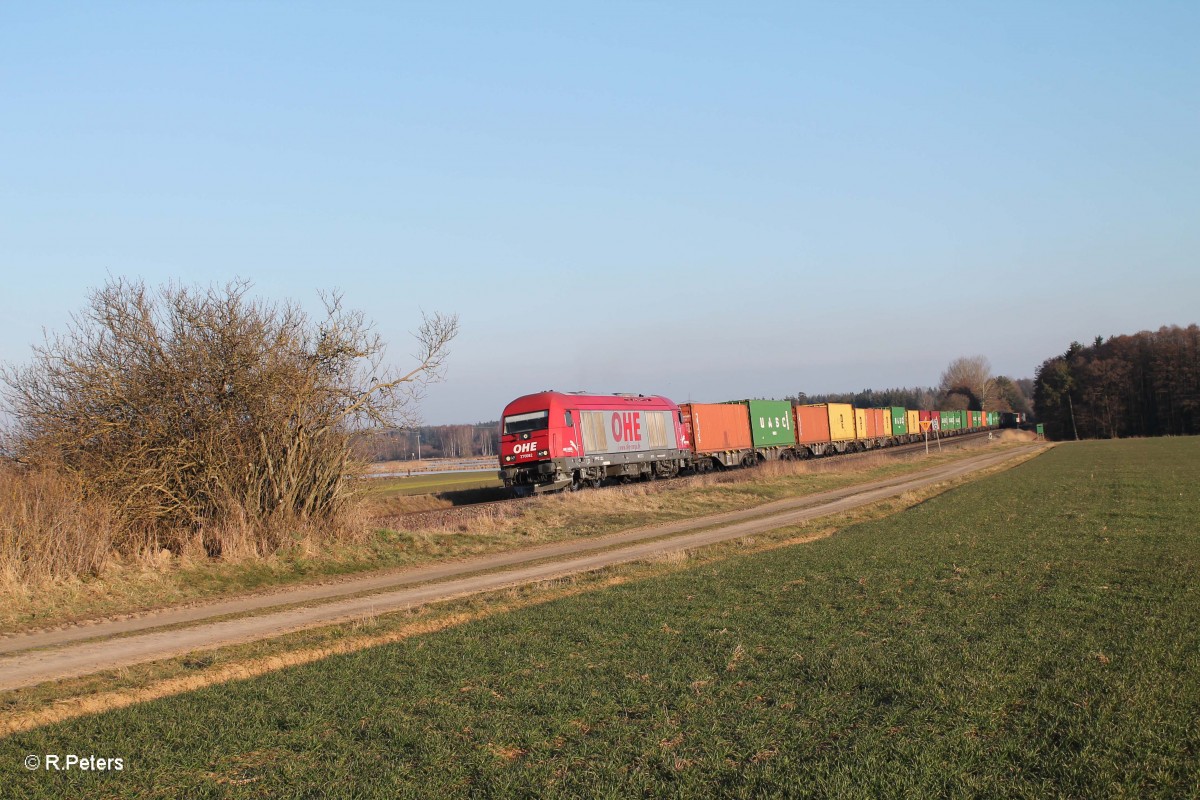 270082 mit dem Containerzug Wiesau - Hamburg bei Oberteich. 17.03.16