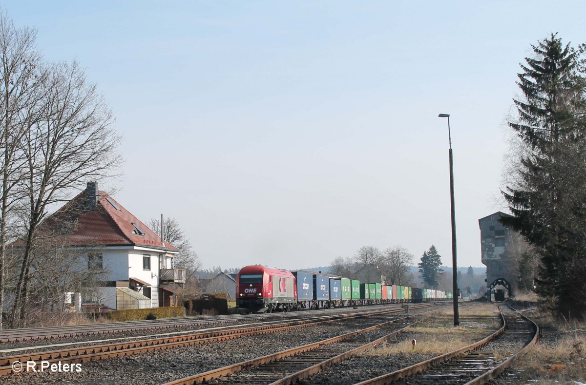 270082 mit dem DGS95472 Containerzug Wiesau - Hamburg in Pechbrunn. 27.02.16