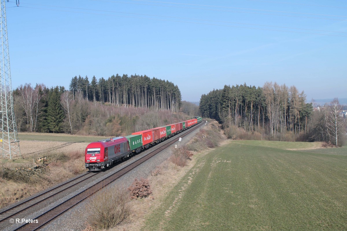 270082 zieht bei Reutlas den Containerzug Hamburg - Wiesau. 18.03.16