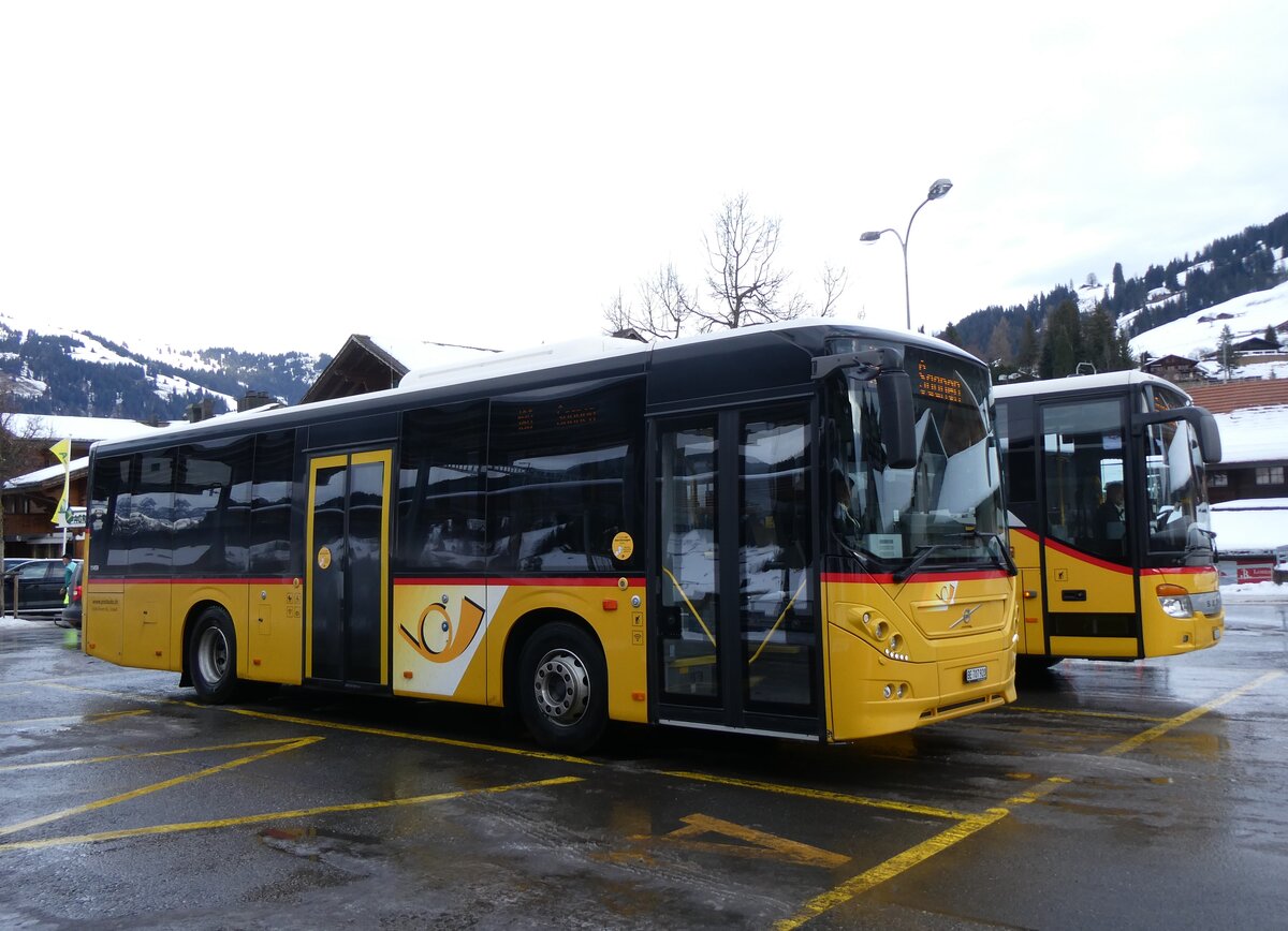 (270'705) - PostAuto Bern - BE 707'920/PID 11'459 - Volvo (ex Kbli, Gstaad BE 671'405; ex Kbli, Gstaad BE 21'779) am 6. Januar 2025 beim Bahnhof Gstaad