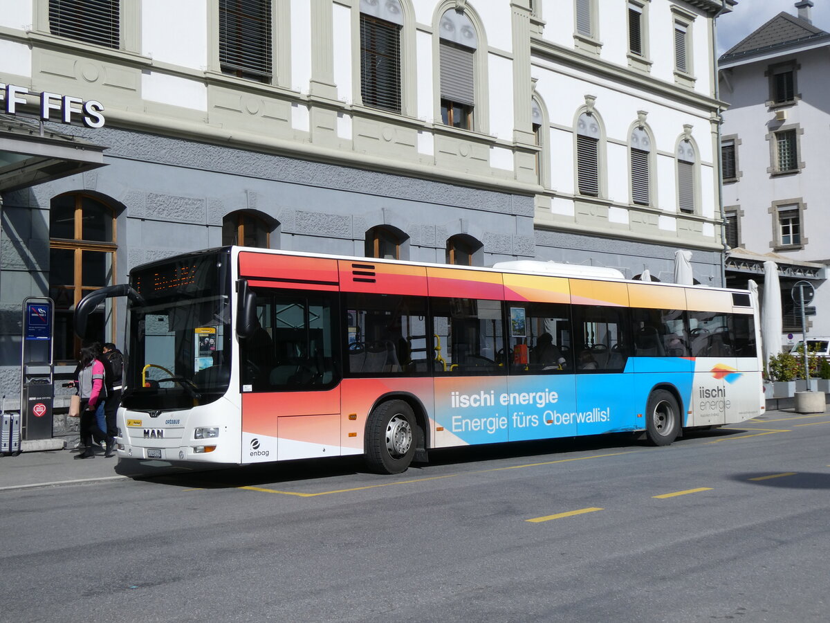 (272'816) - PostAuto Wallis - VS 449'119/PID 10'447 - MAN am 11. Mrz 2025 beim Bahnhof Brig